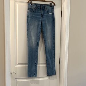 American Eagle Outfitters Light Blue Skinny Jeans